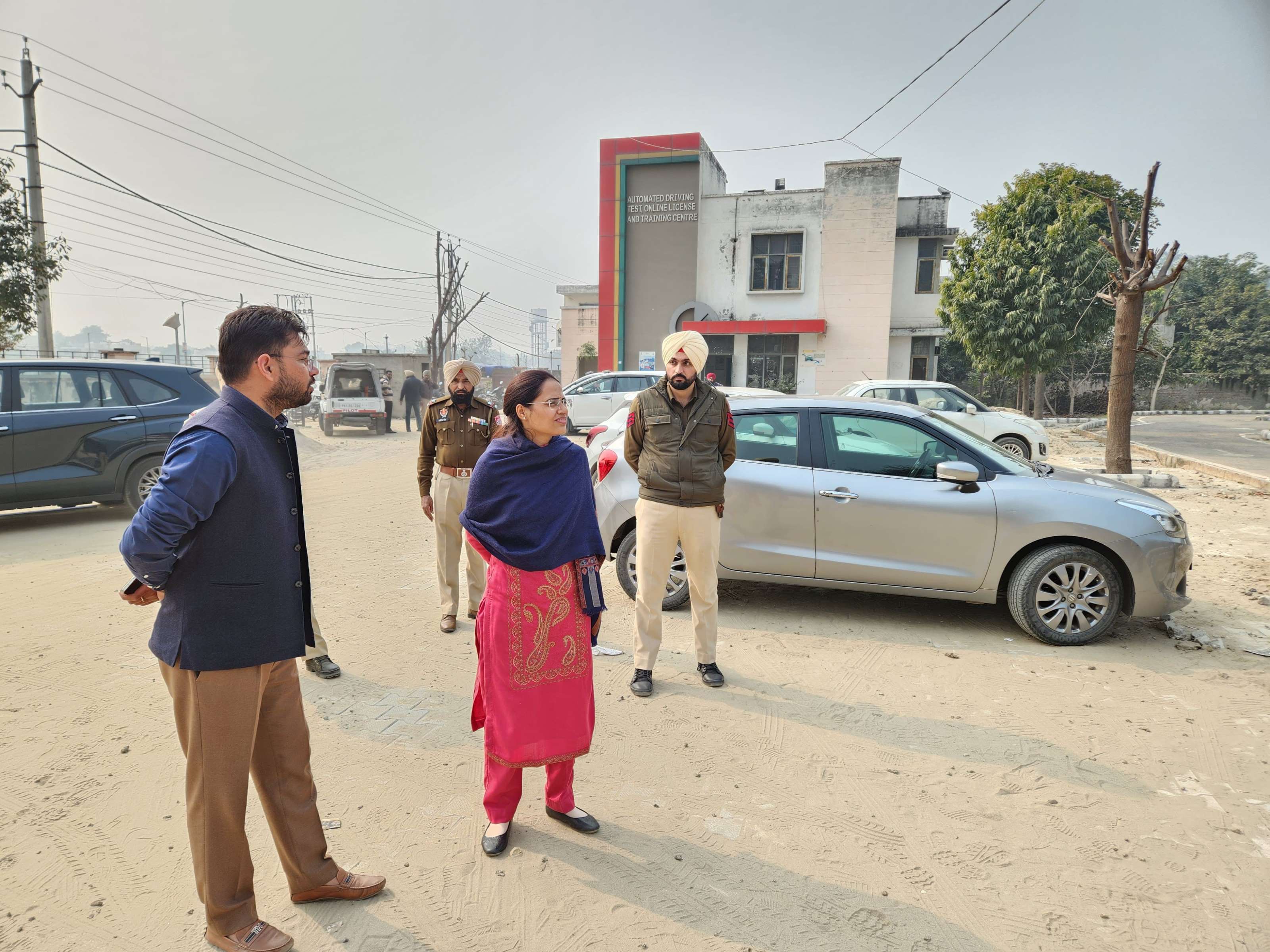 'ड्राइविंग लाइसेंस बनवाने के लिए लोगों और सरकारी दफ्तरों के बीच कोई एजेंट न आए'